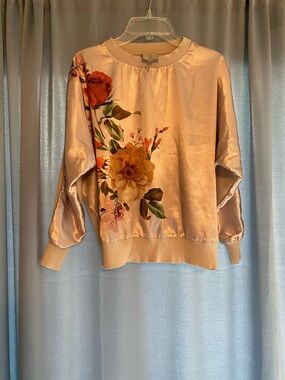 Sioni Blush Satin Floral Crewneck Shirt